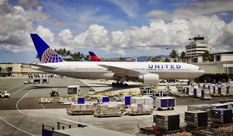 united airlines 777 hawaii.
